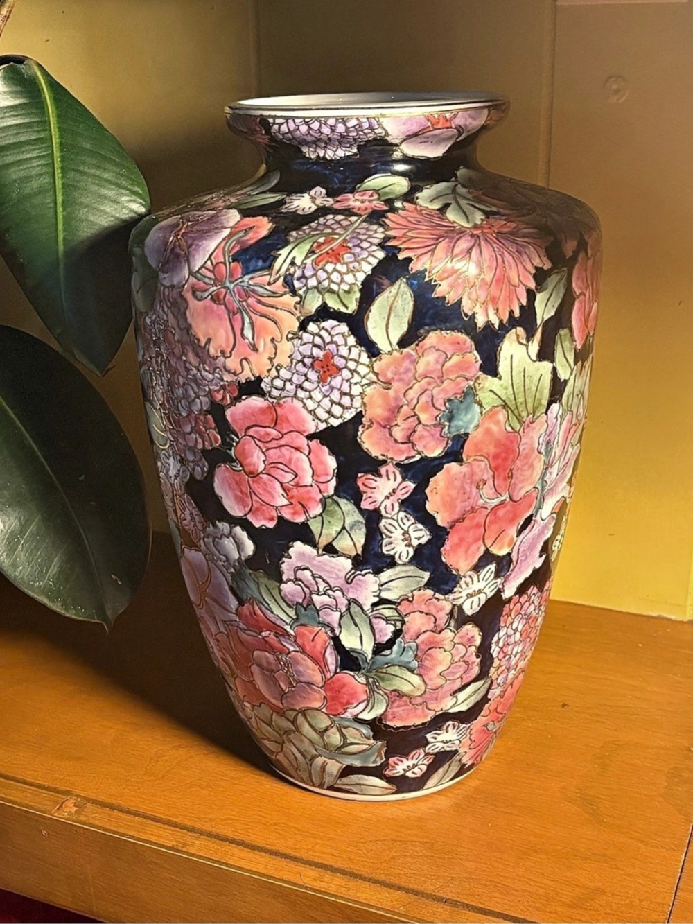 RARE H.F.P Macau Hand Painted Floral Porcelain Vase Vintage Chinoiserie Gorgeous